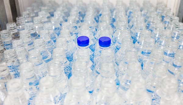 Cómo se fabrican botellas de plástico: Proceso paso a paso.
