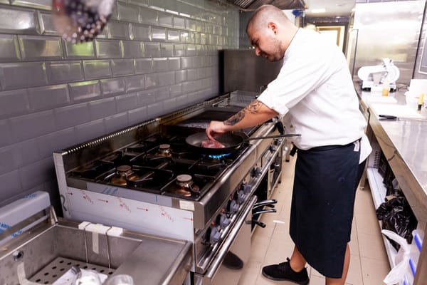 Cómo se fabrican cocinas industriales: La guía definitiva