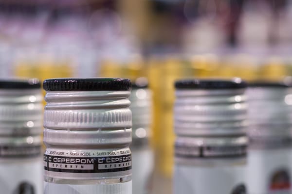 Cómo se fabrican etiquetas autoadhesivas: Guía paso a paso