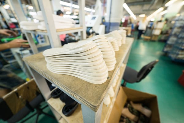 Cómo se fabrican gorras: el proceso completo
