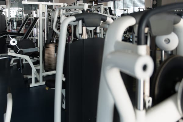 Cómo se fabrican máquinas de gimnasio: todo lo que necesitas saber