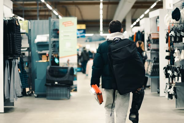 Cómo se fabrican mochilas: El proceso de producción paso a paso