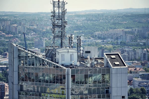 Cómo se fabrican torres para telecomunicaciones: Guía completa
