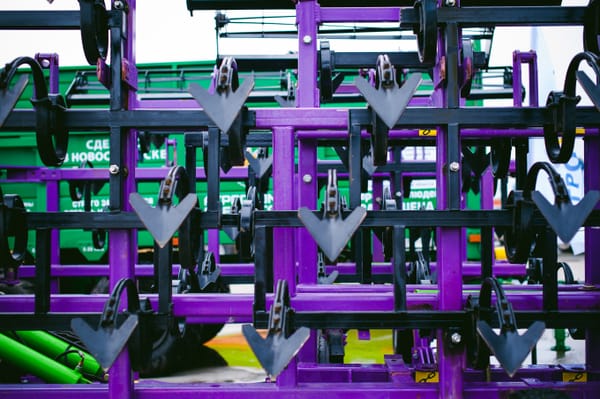 Avances en Electroerosión CNC: Modelando Materiales Conductores con Precisión Eléctrica