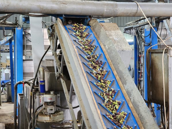 Extrusión Hidrostática: Revolucionando la Fabricación Industrial con Menos Fricción