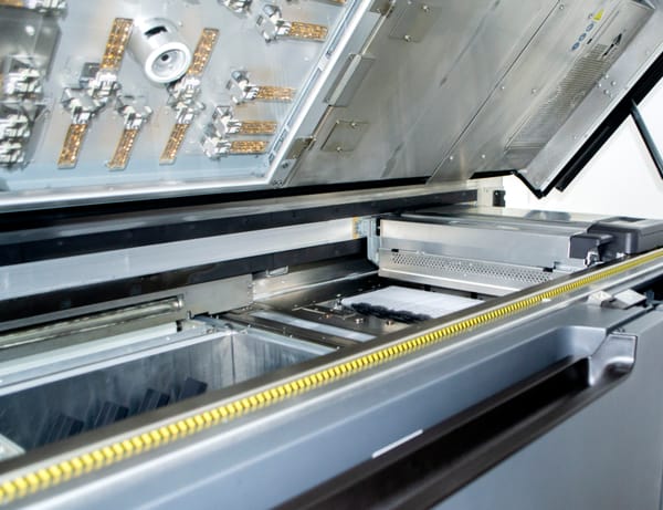 Innovación en Impresión 3D: Explorando la Técnica Multi Jet Fusion y su Revolucionario Uso de Agentes de Fusión y Calor