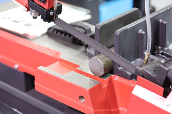 Logrando la Máxima Precisión: Ventajas del Corte por Láser Ultravioleta en Materiales Delgados y Frágiles