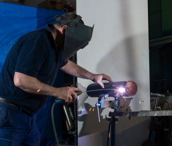 Innovaciones en Soldadura MIG/MAG (GMAW): Impulsando la Fabricación Industrial Avanzada