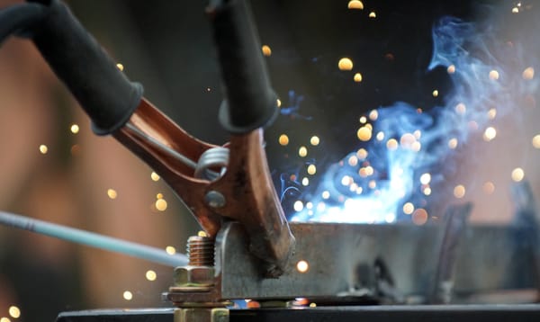 Innovaciones en Soldadura por Arco Eléctrico: Técnicas Avanzadas de SMAW/MMA en la Industria