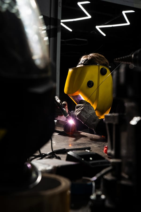 Maestría en Uniones Metálicas: Explorando la Soldadura TIG para Acero Inoxidable y Aluminio