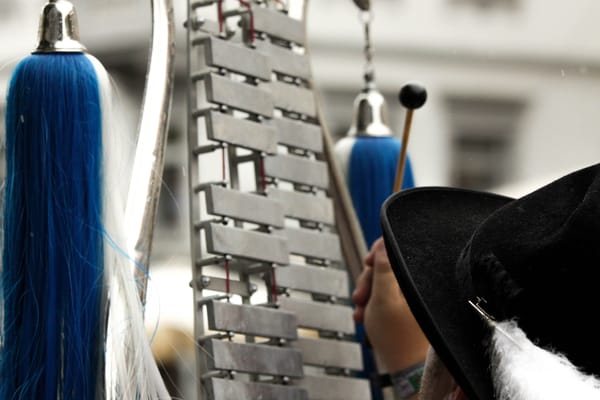 Innovación Textil: Telares Dobby y el Arte de Patrones Geométricos y Texturas